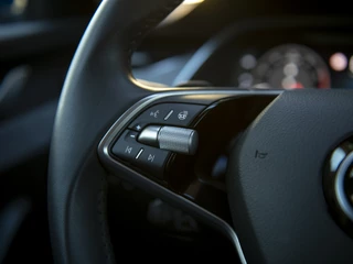 Škoda Octavia | Matrix LED | Lodge Interieur | Chrome pakket | Stoel-, Stuur- & voorruitverwarming | Navi 13inch | Wireless App-connect | El. achterklep m.sensor | ACC | Winterpakket - afbeelding nr 8