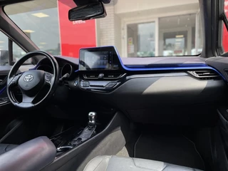 Toyota C-HR Toyota C-HR 1.8 Hybrid Bi-Tone | Navi | Stoelverwarming | Cruise Control - afbeelding nr 17