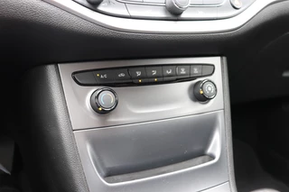Opel Astra Opel Astra Sports Tourer 1.4 Online Edition 150pk. Navigatie, trekhaak. - afbeelding nr 18