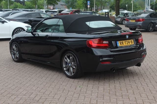 BMW 2 Serie BMW 2 Serie Cabrio M240i xDrive High Exe. M Sport / Camera / Leder / Harman Kardon / 18'' / Keyless / Navigatie / Stuurverwarming / DAB / Windscherm / Stoelverwarming / Cruise Control - afbeelding nr 3