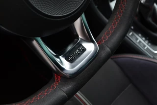 Volkswagen Golf Volkswagen Golf 2.0 TSI GTI Clubsport 265PK Dynaudio/Camera/19''/DSG - afbeelding nr 45
