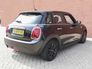 MINI One Mini Mini 1.5 One Automaat Business Edition | Navigatie | PDC | Cruise Control | Airco | 17