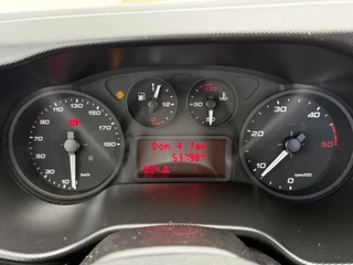 Iveco Daily Iveco Daily 35S14 2.3 L3H1 Airco Cruise Control Standkachel Trekhaak Open Laadbak Pritische Lucht geveerde stoel - afbeelding nr 23