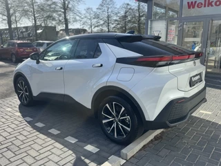 Toyota C-HR Dodenhoekdetectie, Navigatie, Parkeersensoren V + A , All-in Rijklaarprijs - afbeelding nr 3