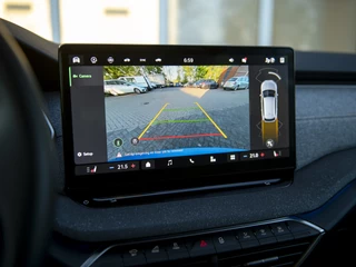 Škoda Octavia | Matrix LED | Lodge Interieur | Chrome pakket | Stoel-, Stuur- & voorruitverwarming | Navi 13inch | Wireless App-connect | El. achterklep m.sensor | ACC | Winterpakket - afbeelding nr 17