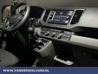 Volkswagen Crafter Volkswagen Crafter 2.0 TDI 141pk L3H2 L2H1 Euro6 Airco | Camera | Apple Carplay | Android Auto Bijrijdersbank - afbeelding nr 14