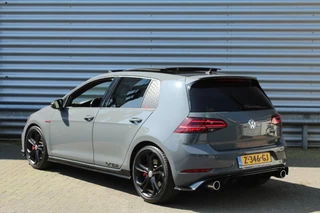 Volkswagen Golf Volkswagen Golf 2.0 TSI GTI TCR 290pk DSG7 Panoramadak Clima Cruise Navi Camera DynAudio Keyless Zwarte 19