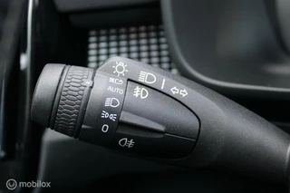 Volvo XC40 Volvo XC40 1.5 T3 R-Design, Pano, Trekhaak, Winterset, Pdc + camera, 360 vieuw, Stoel/stuur verwarming, Keyless, Carplay, Donkerglas, Harman kardon, Clima, Navi, Elektrische achterklep. - afbeelding nr 30