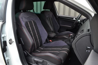 Volkswagen Golf Volkswagen Golf 2.0 TSI GTI Clubsport 265PK Dynaudio/Camera/19''/DSG - afbeelding nr 9