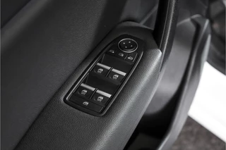 Renault Captur Renault Captur 1.3 TCe 140 PK Intens - Automaat | Cruise | PDC | 360 Camera | App. Connect | ECC | Multi-Sense | LM 18