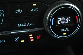 Ford Focus Ford Focus 1.0 EcoBoost Titanium | Stoel & stuurverwarming |  Trekhaak | Adaptive cruise | B&O Sound | Full LED | Camera | Side Assist | Carplay | Navigatie | Keyless - afbeelding nr 7