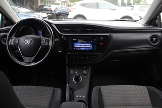 Toyota Auris Toyota Auris Touring Sports 1.8 Hybrid Dynamic / Camera / Navigatie / Keyless / 16'' / DAB / Cruise Control / Getint glas - afbeelding nr 2