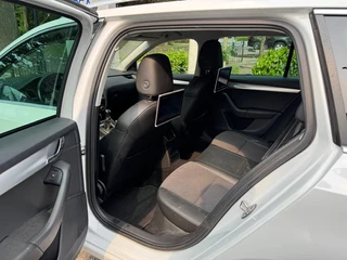 Škoda Octavia Škoda Octavia Combi 1.6 TDI Greentech Clever Edition Lichtmetalen velgen/Cruise Control/Parkeersensoren - afbeelding nr 33