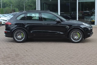 Porsche Cayenne Porsche Cayenne 3.0 S E-Hybrid / Panoramdak / Camera / 20'' / Luchtvering / Bose / Sportchrono / Stuurverwarming / Leder / Stoelverwarming / Cruise Control - afbeelding nr 5