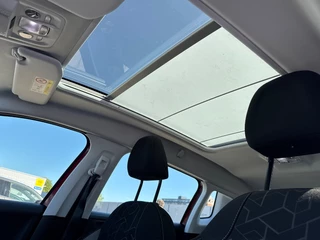Peugeot 2008 Peugeot 2008 1.2 PT Blue Lion, Panorama Dak! Trekhaak! VERWACHT! - afbeelding nr 2