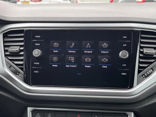 Volkswagen T-Roc Volkswagen T-Roc Cabrio 1.5 TSI Style 150pk Automaat | Adaptieve Cruise | Stoelverwarming | Digitale Cock pit | Dealer onderhouden | Dodehoeksensoren - afbeelding nr 18