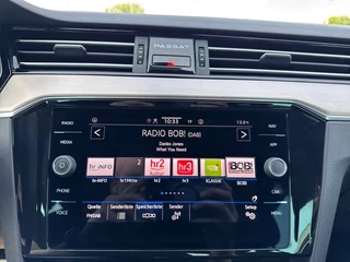 Volkswagen Passat Volkswagen Passat Variant 2.0 TDI DSG R-LINE CAMERA/NAVI/ACC/E-KLEP/CARPLAY/STOELVERW - afbeelding nr 21