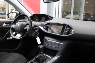 Peugeot 308 Peugeot 308 SW 1.2 130PK ALLURE | TREKHAAK | PANORAMA DAK | NAVIGATIE | APPLE CARPLAY/ANDROID AUTO | CLIAMTE CONTROL | ADAPTIVE CRUISE CONTROL | PARKEERSENSOREN VOOR EN ACHTER | LICHTMETALEN VELGEN | DAB+ RADIO | ALL SEASON BANDEN | - afbeelding nr 24