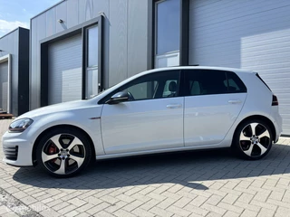 Volkswagen Golf Volkswagen Golf 2.0 TSI GTI Performance,DSG, PANO, ACC - afbeelding nr 2