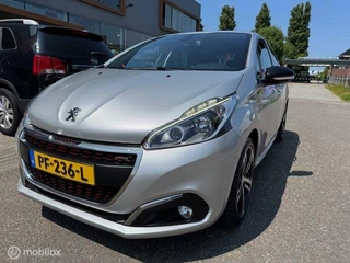 Peugeot 208 Peugeot 208 110pk 1.2 GT-line , 5 deurs Navigatie en Camera achter , Parkeerhulp achter ,  Ramen & spiegels eclectisch ,  Sport Velgen , Rode GT Line accenten , Chrome uitlaat sierstuk - afbeelding nr 10
