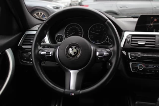 BMW 3 Serie BMW 3 Serie 330e Centennial Exe. M Sport / Schuifdak / Alcantara / 18'' / Navigatie / Parkeerhulp achter / Cruise Control - afbeelding nr 16