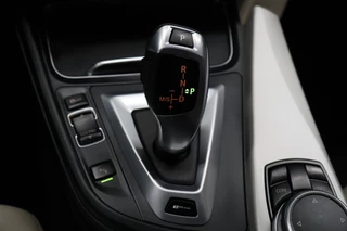 BMW 3 Serie BMW 3 Serie 330e Centennial High Executive Sport Line [M-STUUR, STOELVERWARMING, PDC V+A, LEDEREN STOELEN, BLUETOOTH, CRUISECONTROL, CLIMATE CONTROL, NIEUWSTAAT] - afbeelding nr 19