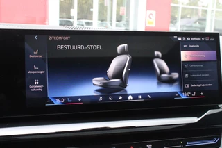 BMW 5 Serie BMW 5-serie 530e M-SPORT PRO 300PK (nieuw model) | PANORAMA DAK | M-SPORT PAKKET | M-SPORT AERODYNAMICA |  M-SPORT NAPPALEDEREN STUURWIEL MET SPORTBOOST FUNCTIE | BMW SHADOWLINE ADAPTIEVE LED KOPLAMPEN | ELEKTRISCH BEDIENBARE ACHTERKLEP |  BMW INDIVIDIUAL HIGH GLOSS EXTERIEUR RAAMLIJST AFWERKING | BMW LIVE COCKPIT PROFESSIONAL | ELEKTRISCH VERSTELBARE VOORSTOELEN MET VENTILATIE / VERWARMING EN GEHEUGEN OP DE BESTUURDERSSTOEL |  ACHTERBANKVERWARMING | 4-ZONE CLIMATE CONTROL | DONKER GETINTE ACHTERRUITEN | DONKERE HEMELBEKLEDING | DRIVE ASSISTANT | HARMAN KARDON Hi-Fi GELUIDSSYSTEEM| DRAARLOZE TELEFOONLADER | DRAADLOOOS APPLE CARPLAY / ANDROID AUTO | KLASSE 3 ALARM | COMFORT ACCESS | 20