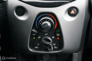 Toyota Aygo Toyota Aygo 1.0 VVT-i X-play Airco Apple/Android Camera Tof! - afbeelding nr 13