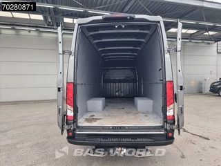 Iveco Daily Iveco Daily 35C18 3.0L Automaat L4H2 Dubbellucht Navi Trekhaak Camera ACC L3H2 16m3 Airco Trekhaak - afbeelding nr 6