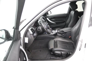 BMW 3 Serie BMW 3-serie Touring 318i M Sport Edition (STOELVERWARMING, NAVIGATIE, PARKEERSENSOREN, AUTOMAAT, CRUISE CONTROL, NL-AUTO) - afbeelding nr 22
