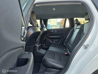 Volvo V60 VOLVO V60 2.0 T6 TWIN ENGINE AWD 342 PK CARPLAY STANDKACHEL - afbeelding nr 11
