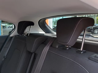 Ford Focus Ford Focus 1.0 EcoBoost 125pk Hybrid Titanium X | Navi | Apple Carplay + Android Auto | Clima | Cruise | Led Koplampen | Pdc V+A+Camera | Stoel+Stuurwielverwarming | Privacy Glass | 16''lm - afbeelding nr 28