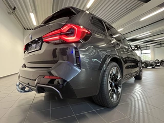 BMW iX3 TREKH, H&K Sound, MEM, 20-inch LMV ** € 22.900,= onder NP - BMW GAR t/m 04-2029 ** ** INFORMEER OOK NAAR ONZE AANTREKKELIJKE FINANCIAL-LEASE TARIEVEN ** - afbeelding nr 24