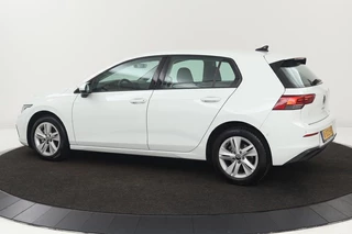 Volkswagen Golf Volkswagen Golf 1.0 eTSI Life | Camera | Adaptive cruise |  Memory | Full LED | Carplay | Side Assist | Park Assist | Sfeerverlichting | DAB - afbeelding nr 2