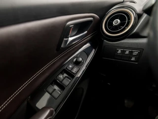 Mazda 2 (NAVIGATIE, CAMERA, HEAD-UP DISPLAY, STOELVERWARMING, GETINT GLAS, LEDEREN SPORTSTOELEN, LM VELGEN, CRUISE, NIEUWE APK, NIEUWSTAAT) - afbeelding nr 24