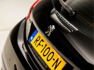Peugeot 208 Peugeot 208 1.2 PureTech Sport (APPLE CARPLAY, NAVIGATIE, CLIMATE, GETINT GLAS, SPORTSTOELEN, CRUISE, PARKEERSENSOREN, NIEUWE APK, NIEUWSTAAT) - afbeelding nr 30