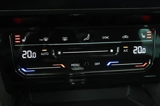 Volkswagen Passat Volkswagen Passat 1.4 TSI PHEV GTE | Head-Up | Stoelverwarming |  Camera | Adaptive cruise | Massage | Side Assist | Carplay | Matrix LED | Achterbankverwarming | Navigatie - afbeelding nr 29