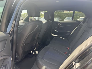 BMW 1 Serie BMW 1 Serie 118i Executive Ed. M Sport / Navigatie / Half leder / 19'' / Sportstoelen / Blackpack / Dakspoiler / Stoelverwarming / Cruise Control / Getint glas - afbeelding nr 9