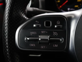 Mercedes-Benz A-Klasse Mercedes-Benz A-klasse 200 Business Solution AMG | Panoramadak |  Stoelverwarming | Trekhaak | Matrix LED | Memory | Carplay | Keyless | Camera | Sfeerverlichting | Leder/Alcantara | Park Assist - afbeelding nr 17