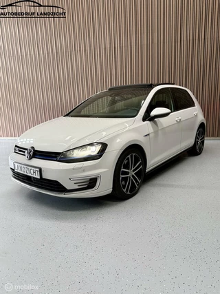 Volkswagen Golf - 105525299-0