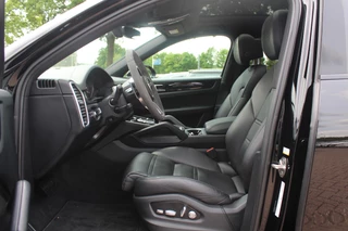 Porsche Cayenne Porsche Cayenne Coupé 3.0 / Trekhaak / Panoramadak / Camera / Luchtvering / 22'' / Bose / Stoelventilatie / Sportchrono / Stoelverwarming / DAB / ACC - afbeelding nr 10