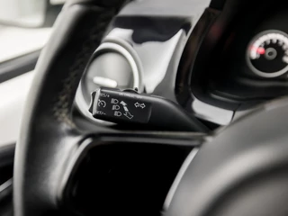 Volkswagen up! (5 DEURS, AIRCO, BLUETOOTH, SPORTSTOELEN, PARKEERSENSOREN, CRUISE, NIEUWE APK, NIEUWSTAAT) - afbeelding nr 17