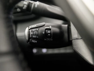 Peugeot 2008 Peugeot 2008 1.2 PureTech Sport (VIRTUAL COCKPIT, APPLE CARPLAY, GROOT NAVI, LEDER, 360 CAMERA, SPORTSTOELEN, LED KOPLAMPEN, GETINT GLAS, LANE ASSIST, DAB+, NIEUWSTAAT) - afbeelding nr 23