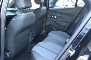 Peugeot 2008 Peugeot 2008 1.2 Hybrid 136PK AUTOMAAT ALLURE | NIEUWE AUTO! | KEYLESS ENTRY/START | PARKEERSENSOREN VOOR + ACHTER | 17