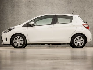 Toyota Yaris Toyota Yaris 1.5 Hybrid Active Automaat (CAMERA, CLIMATE, CRUISE, SPORTSTOELEN, LANE ASSIST, ELEK RAMEN, BLUETOOTH, NIEUWSTAAT) - afbeelding nr 2