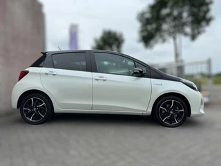 Toyota Yaris Toyota Yaris 1.5 Hybrid Dynamic Bi-Tone HYBRID / 1E EIGENAAR / STOELVERWARMING / CAMERA / LMV / NL AUTO / DEALER ONDERHOUDEN - afbeelding nr 7