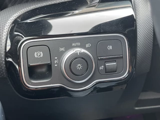 Mercedes-Benz A-Klasse Mercedes-Benz A-Klasse 180 Luxury Line | Facelift | Pano | Ambiente | Camera | CarPlay | LED | Keyless | DAB+ - afbeelding nr 13