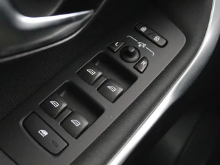 Volvo V40 Volvo V40 2.0 T2 Nordic+ | Stoelverwarming | Harman/Kardon |  LED | Cruise control | Navigatie | Bleutooth | Climate control - afbeelding nr 12