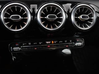 Mercedes-Benz A-Klasse Mercedes-Benz A-klasse 250e Urban | Stoelverwarming | Camera |  Sfeerverlichting | Full LED | Half leder | Park Assist | Climate control | DAB | Bluetooth | Cruise control - afbeelding nr 30
