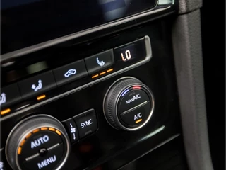 Volkswagen Golf Volkswagen Golf 1.5 TSI R-Line Sport 150Pk Automaat (VIRTUAL COCKPIT, APPLE CARPLAY, GROOT NAVI, CAMERA, LED KOPLAMPEN, ALCANTARA, ADAPTIVE CRUISE, LM VELGEN, DAB+, NIEUWE APK, NIEUWSTAAT) - afbeelding nr 26
